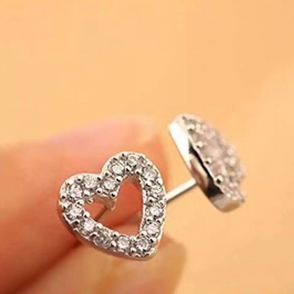 NEW!💙💎ADORABLE! HEART CRYSTAL EARRINGS!💎💙CUTE! - Picture 2 of 4
